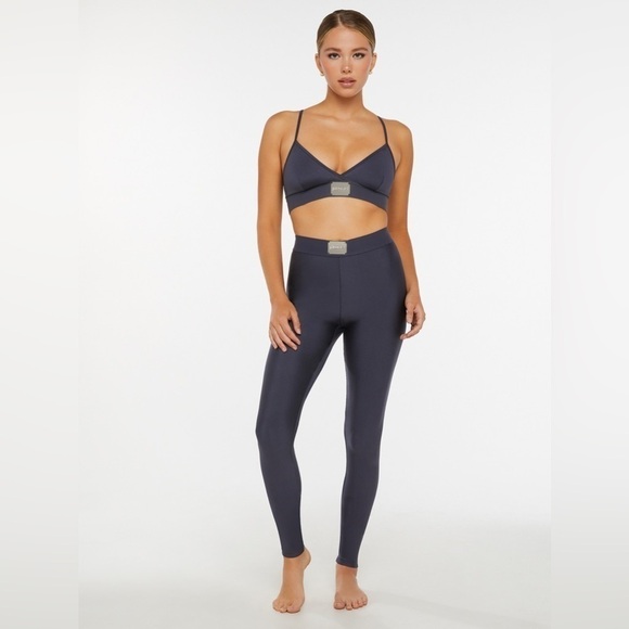 Savage X Fenty Women’s Shiny Leggings Logo Front Grey Gunmetal Medium - Picture 1 of 7